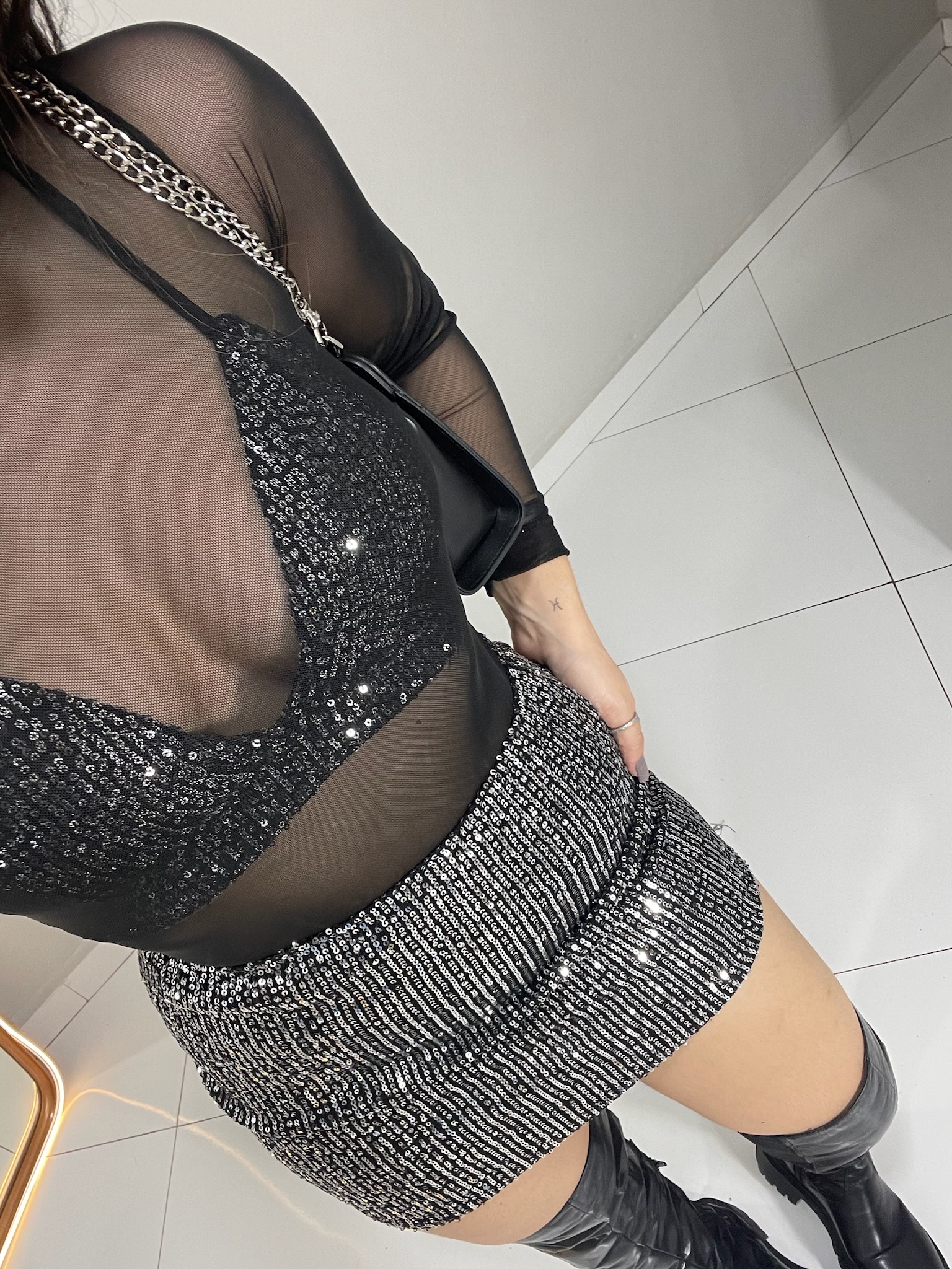 Look Paetê Saia + Cropped Amarração + Body Tule - Imagem 6