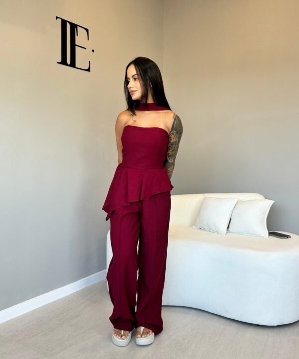 Alternative view of Conjunto Assimétrico Peplum